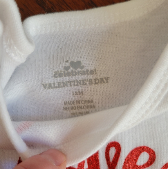 Valentine Onsie!❤️💕 Size 12 Months. *New* - Picture 2 of 3